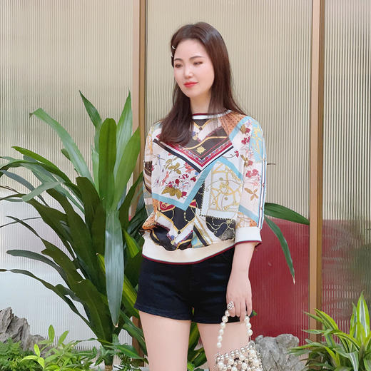 SAINT L’UCK/圣媛女装圆领印花雪纺上衣，雪纺衫SA220K23 商品图1