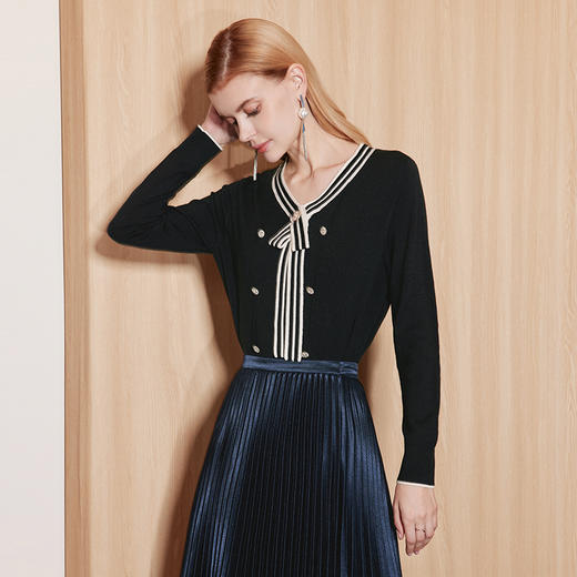 EITIE爱特爱秋季新款经典黑白撞色显瘦简约百搭通勤针织衫7101806 商品图2