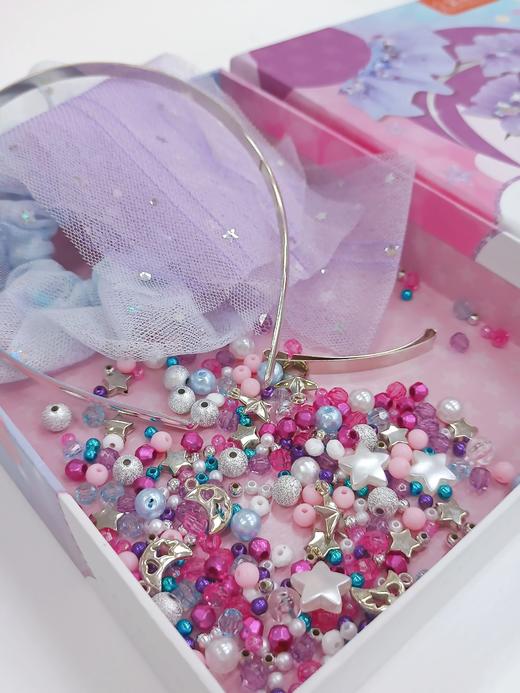 【企鹅优选】梦幻星云DIY发饰套装，零基础轻松上手👌培养动手创造力✅3C认证，安全不伤手✅150+配件➕梦幻网纱✅全套美发装备，实用时尚搭配绝大部分公主裙✅19.9元得发箍➕发夹➕发圈。 商品图9