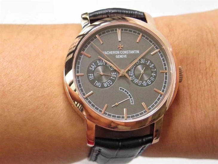 震撼上市：AI厂江诗丹顿动能星期日历型复刻表评测