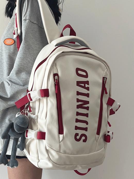  【经典美式校园风❗️双肩背包常备】经典美式校园风，双肩背包常备。适用于女大学生、高中初中生和旅行者使用。大容量设计，可轻松携带各种物品。男日系工装风格，时尚百搭书包。开学季父亲节礼物新年礼盒年货礼盒 商品图2