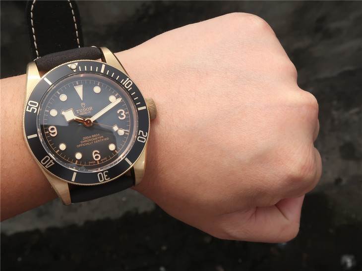 XF厂帝舵小铜盾-XF厂贝克汉姆同款帝舵小铜盾m79250ba评测