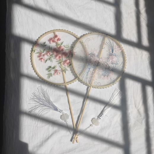 肥啾啾古风店透明刺绣款古风中长柄新娘团扇汉服舞蹈道具团扇古风 商品图0