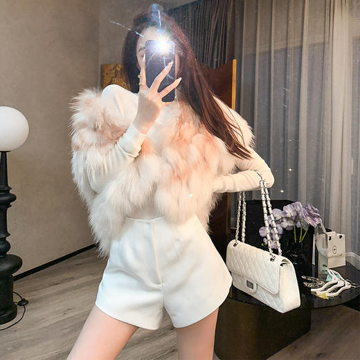 BeQueenStory【香榭丽梦露】高端时尚气质毛绒短款外套2023新款女装 商品图0