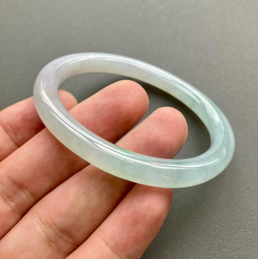 冰种飘阳绿翡翠细圆条贵妃镯53 商品图5