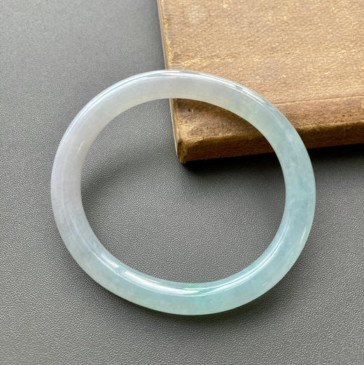 冰种飘阳绿翡翠细圆条贵妃镯53 商品图1