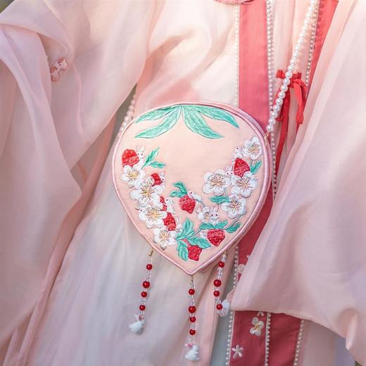 【草莓兔兔闺蜜包】茶茶原创古风包汉元素手工刺绣汉服包夏斜挎包 商品图3