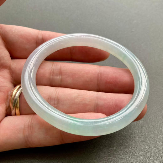 冰种飘阳绿翡翠细圆条贵妃镯53 商品图4