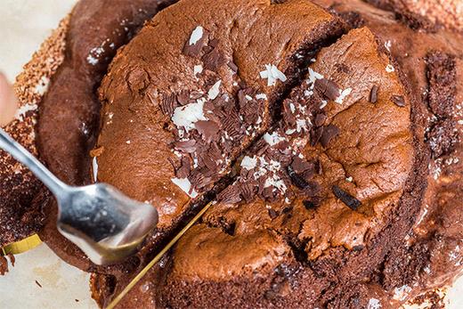 幸福信号满格 每一口都是快乐🥰【舒芙里爆浆蛋糕🍰】🌈脏脏流心蛋糕🍰💓香甜丝滑，咬一口还会爆浆～ ☁蛋糕胚子松软可口，甜度适中 ，丝滑爆浆，浓浓的巧克力 商品图1