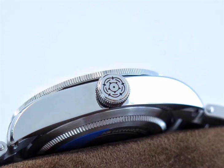 ZF厂帝舵小蓝花V5版复刻表对比正品-ZF厂帝舵小蓝花会不会一眼假?