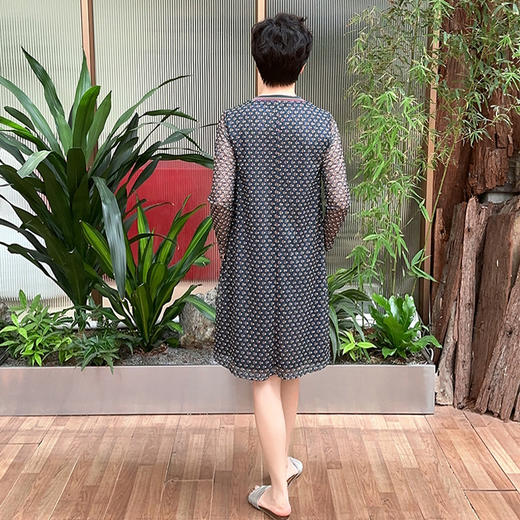 圣三利女装中长款圆领印花镂连衣裙SL1937105 商品图2