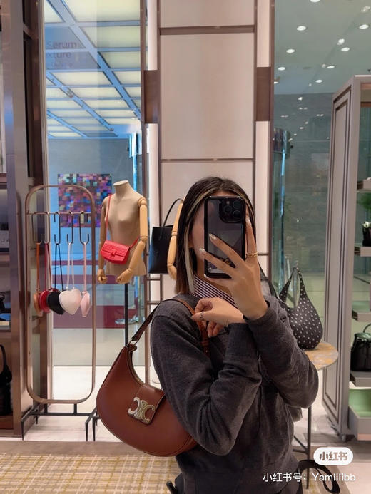 𝘾𝙚𝙡𝙞𝙣.𝙚 ava2023
新款月亮腋下包 头层牛皮 商品图4