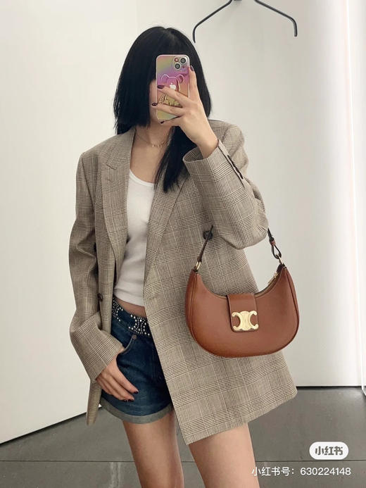 𝘾𝙚𝙡𝙞𝙣.𝙚 ava2023
新款月亮腋下包 头层牛皮 商品图2