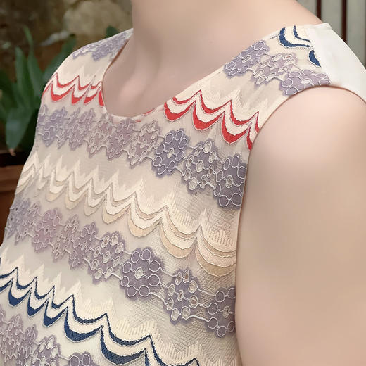 圣三利女装新夏季拼接修身款蕾丝镂空上衣，背心SL2013117 商品图3