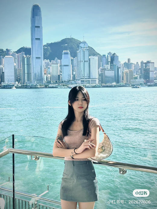 𝘾𝙚𝙡𝙞𝙣.𝙚 ava2023
新款月亮腋下包 商品图2