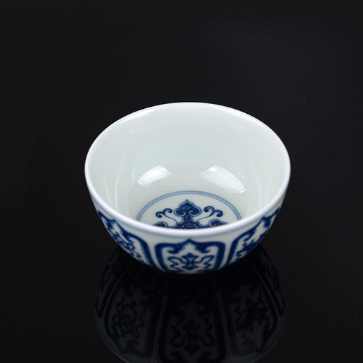 青花八吉祥卧足杯 商品图2