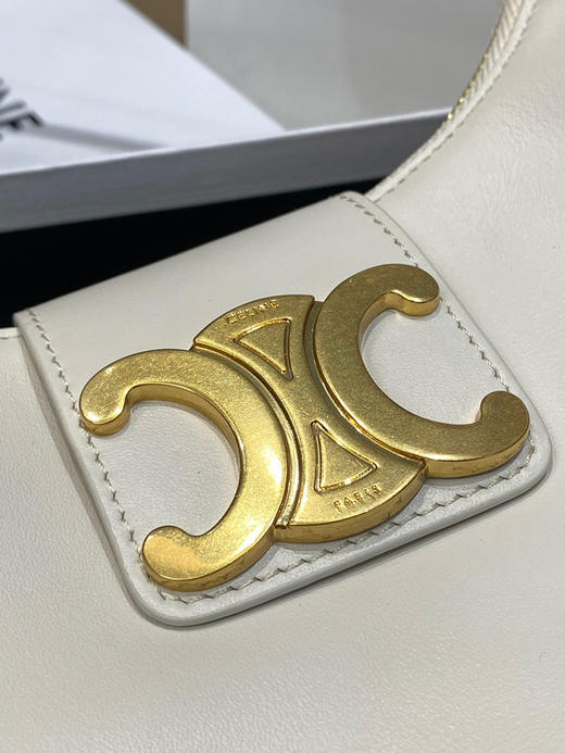 𝘾𝙚𝙡𝙞𝙣.𝙚 ava2023
新款月亮腋下包 头层牛皮 商品图4