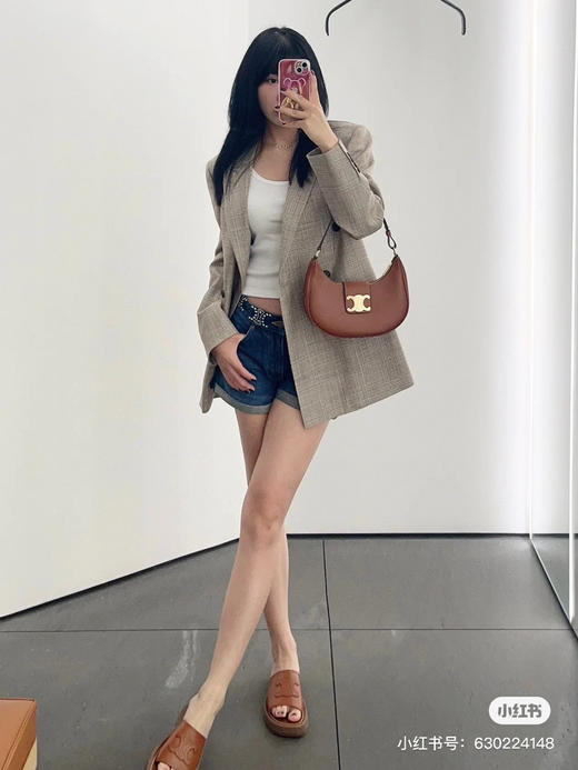 𝘾𝙚𝙡𝙞𝙣.𝙚 ava2023
新款月亮腋下包 头层牛皮 商品图1