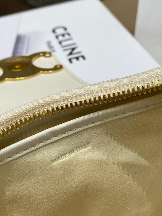 𝘾𝙚𝙡𝙞𝙣.𝙚 ava2023
新款月亮腋下包 头层牛皮 商品图5