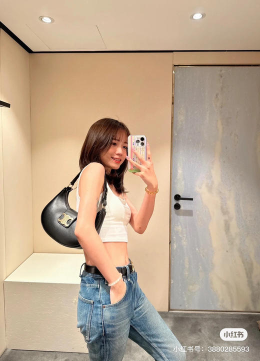 𝘾𝙚𝙡𝙞𝙣.𝙚 ava2023
新款月亮腋下包 头层牛皮 商品图6