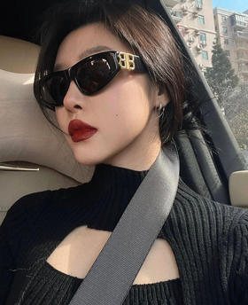 巴黎家墨镜 198(淡季活动价)
侧边双B logo 自带时髦buff