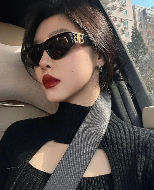 巴黎家墨镜 198(淡季活动价)
侧边双B logo 自带时髦buff 商品图0