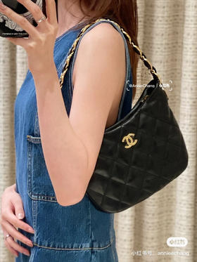 360包邮🉐️
高定hobo 全套包装
小羊皮材质 〰️