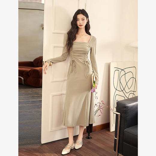 法式方领纯色长袖a字连衣裙秋季新款气质抽褶显瘦长款裙子V1831974 商品图1