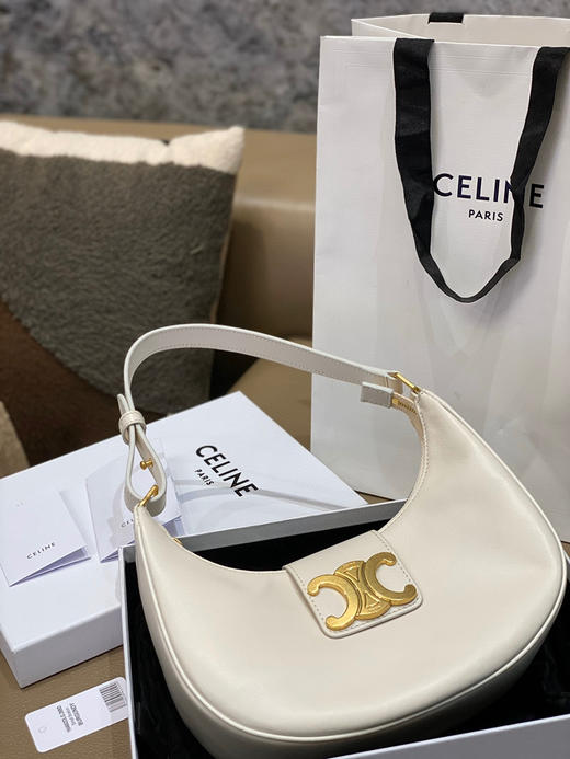 𝘾𝙚𝙡𝙞𝙣.𝙚 ava2023
新款月亮腋下包 头层牛皮 商品图8