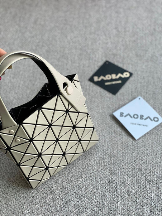 三宅𝟐𝟎𝟐𝟑最新小方盒（配链条） 商品图7