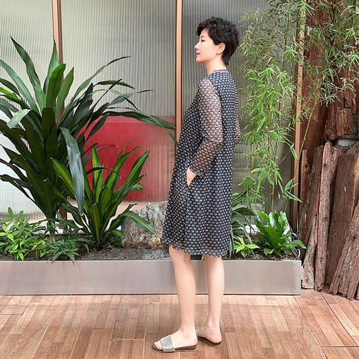 圣三利女装中长款圆领印花镂连衣裙SL1937105 商品图1