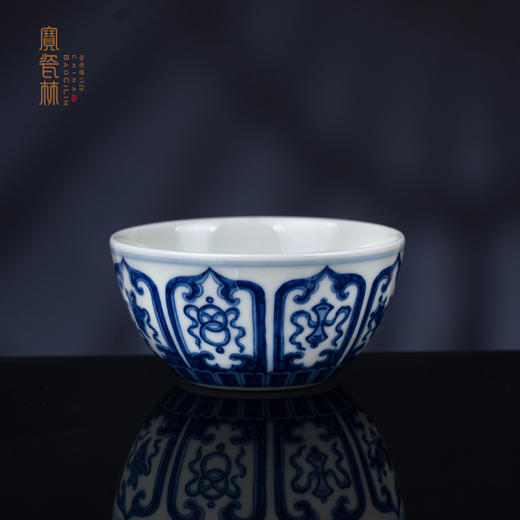 青花八吉祥卧足杯 商品图1