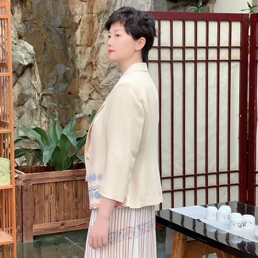 圣三利女装 新款优雅气质花朵蕾丝拼接西服外套SL2012117 商品图1