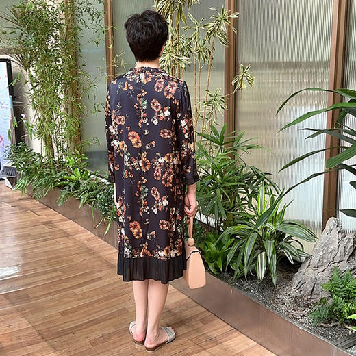 圣三利女装A摆中长款印花连衣裙SL1937132 商品图2