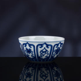 青花八吉祥卧足杯