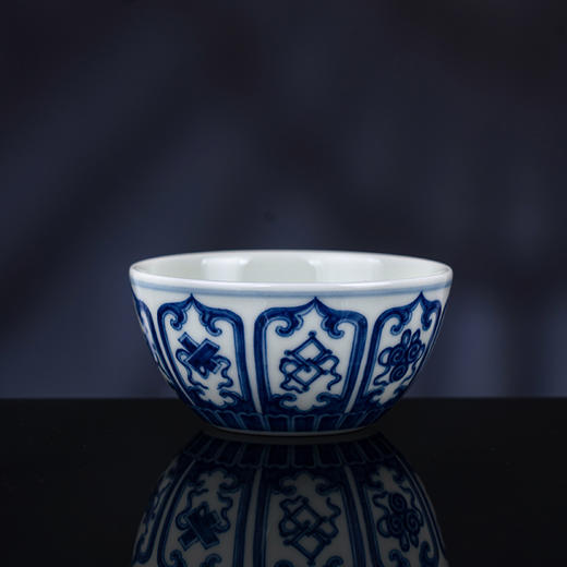 青花八吉祥卧足杯 商品图0