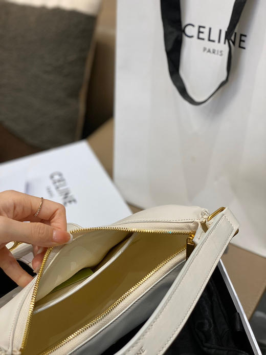 𝘾𝙚𝙡𝙞𝙣.𝙚 ava2023
新款月亮腋下包 头层牛皮 商品图7