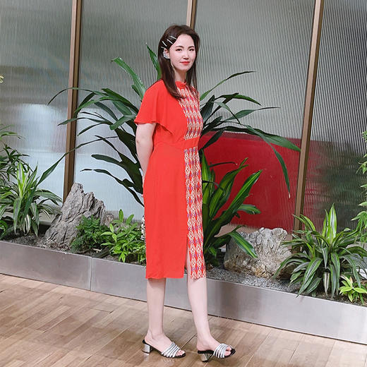 圣三利女装 优雅时尚中长款拼接印花垂感连衣裙SL2027240 商品图1