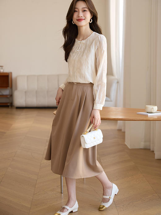 【专属特惠】熙世界重工绣花天丝衬衫女长袖减龄好看的雪纺衫上衣2025秋新款 商品图1