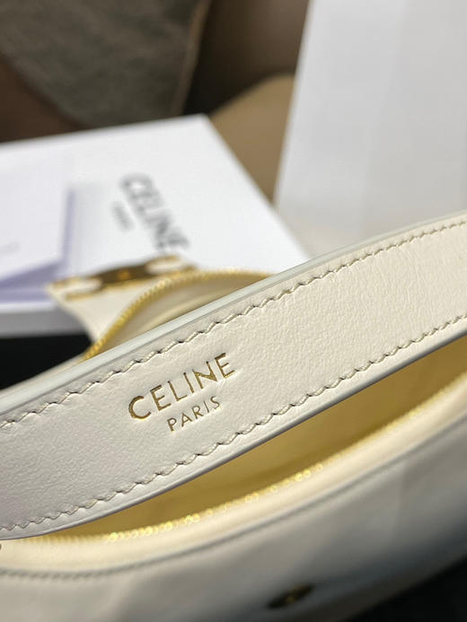 𝘾𝙚𝙡𝙞𝙣.𝙚 ava2023
新款月亮腋下包 头层牛皮 商品图6