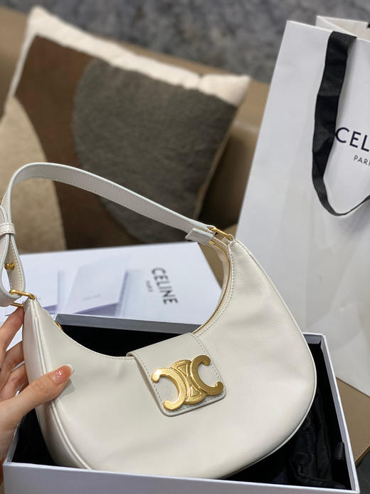 𝘾𝙚𝙡𝙞𝙣.𝙚 ava2023
新款月亮腋下包 头层牛皮 商品图0