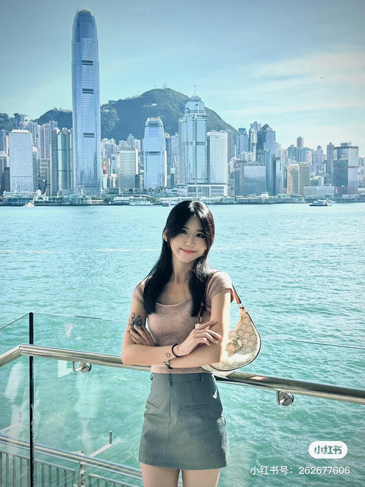 𝘾𝙚𝙡𝙞𝙣.𝙚 ava2023
新款月亮腋下包 商品图1