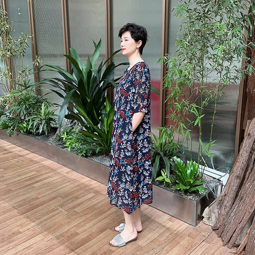 圣三利女装秋季中长款花色圆领连衣裙SL1937404 商品图1