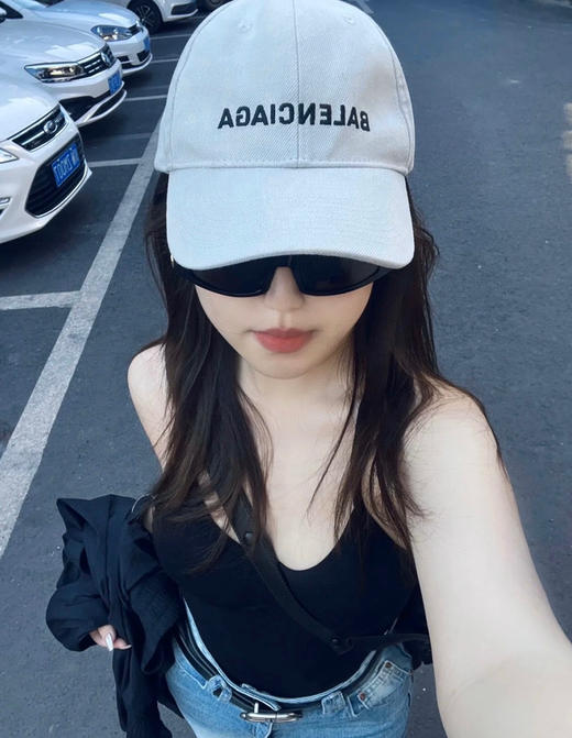 巴黎家墨镜 198(淡季活动价)
侧边双B logo 自带时髦buff 商品图2