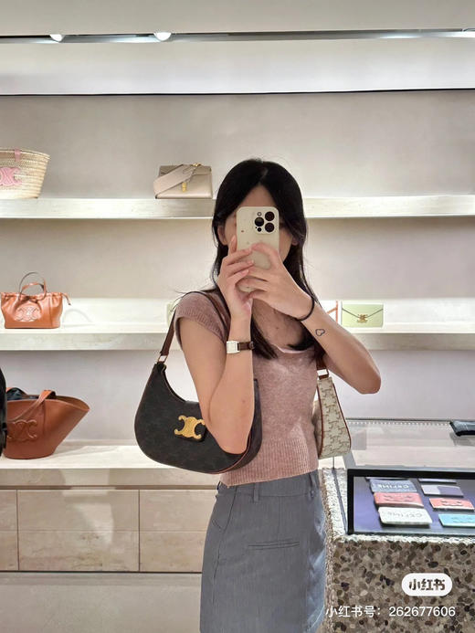 𝘾𝙚𝙡𝙞𝙣.𝙚 ava2023
新款月亮腋下包 商品图3