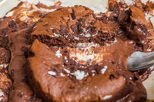 幸福信号满格 每一口都是快乐🥰【舒芙里爆浆蛋糕🍰】🌈脏脏流心蛋糕🍰💓香甜丝滑，咬一口还会爆浆～ ☁蛋糕胚子松软可口，甜度适中 ，丝滑爆浆，浓浓的巧克力 商品图3