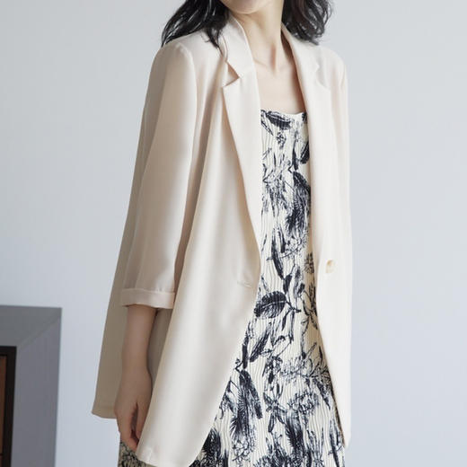 白 搭 经 典 单品 女生西装  搭什么都好看 时尚大方永不过时 防晒 空调房防寒湿 商品图1