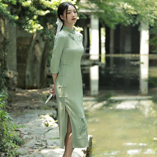 2023秋季新款中袖仿醋酸刺绣长款旗袍连衣裙清新文艺古法少女旗袍 商品图3