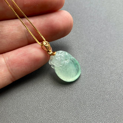 冰种飘阳绿翡翠桃子 商品图7