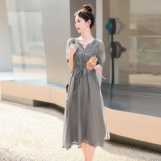 舒适百搭，天丝刺绣系腰带宽松版显瘦中长裙（85-150斤可穿）HR-SYY2313-1 商品图8